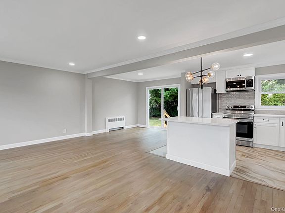 3rd image of 792 Highview Avenue