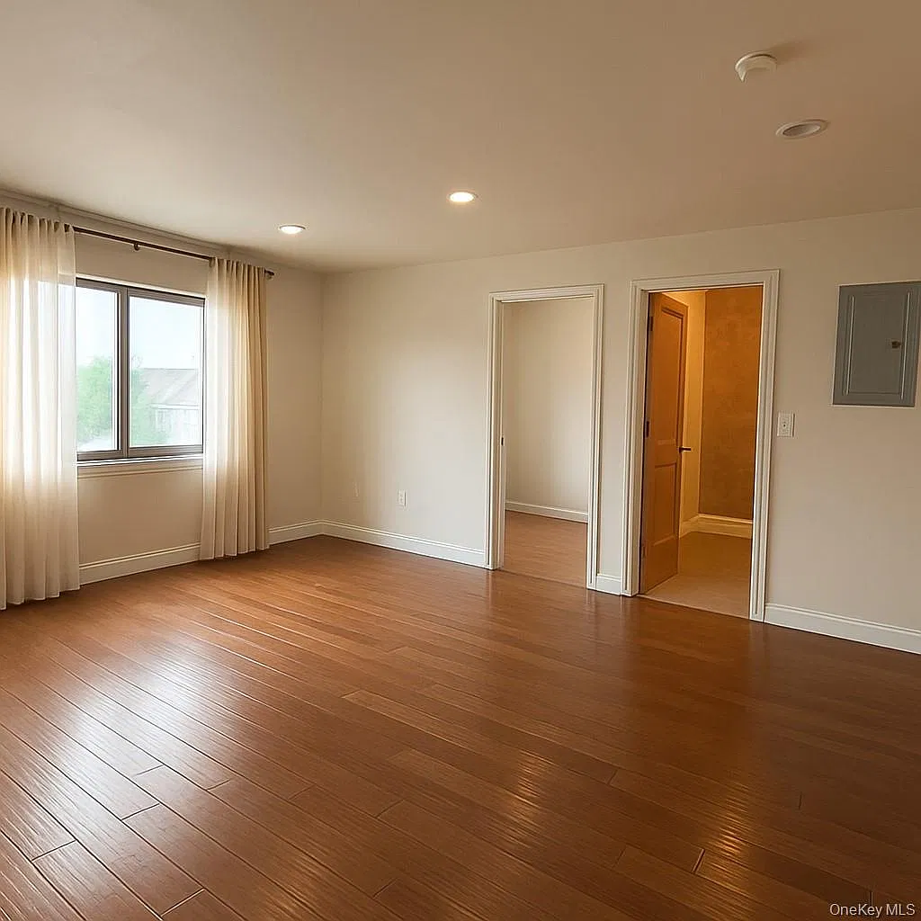 2 bed, 2.0 bath, 967 sqft, $2,700 — Photo 2