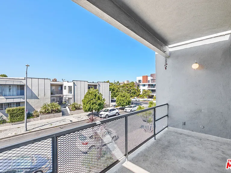 8638 Cashio St #8 — Photo 16