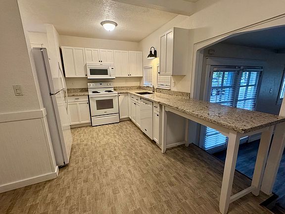 5th image of 2401 E Saint Andrews Dr