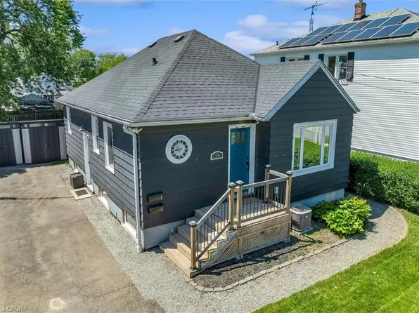 19 Lyons Ave, Welland, ON L3B 1L8