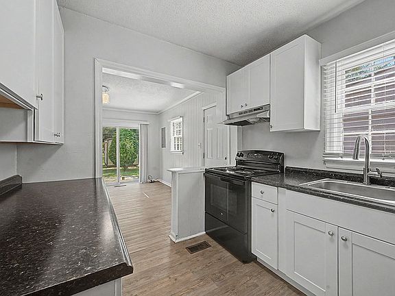 4th image of 824 W Mercer Ave