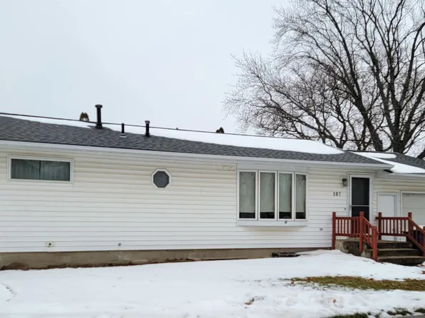 107 Park Ave, Charles City, IA 50616