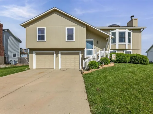 17451 S Ingrid St, Gardner, KS 66030