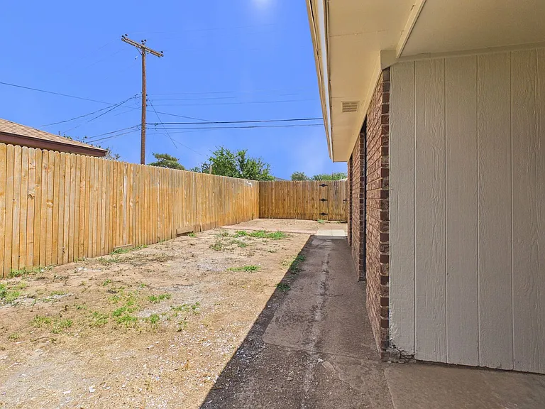 1927 Howard Dr — Photo 18