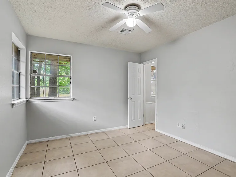 1301 Amhurst Ave — Photo 20