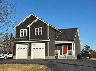 91 Palmer St, Calais, ME 04619