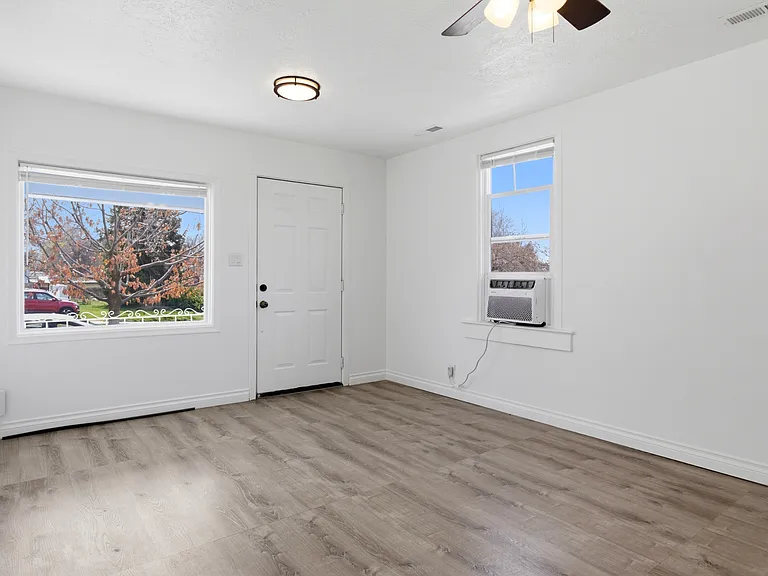 1060 Sullivan Rd — Photo 7