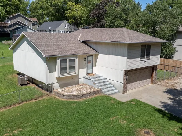 12 W 8th St, Higginsville, MO 64037