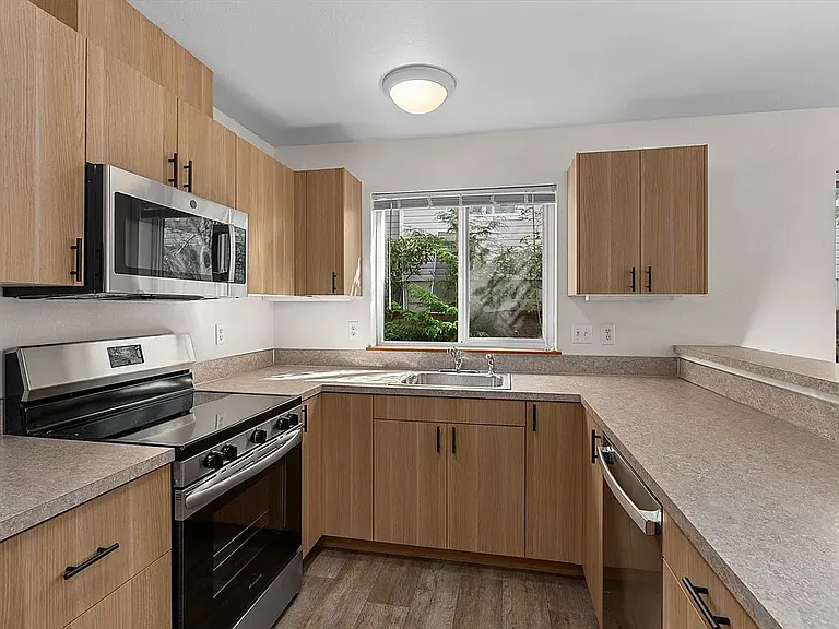 17726 12th Ave NE #102 — Photo 2