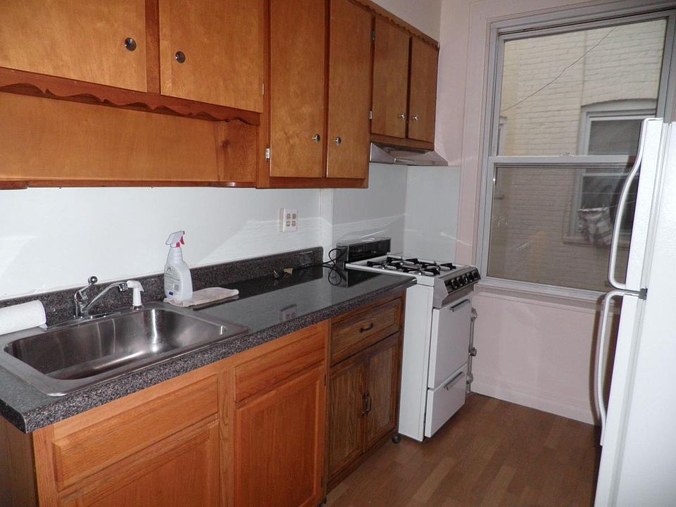 1st image of 1878 W 9th St