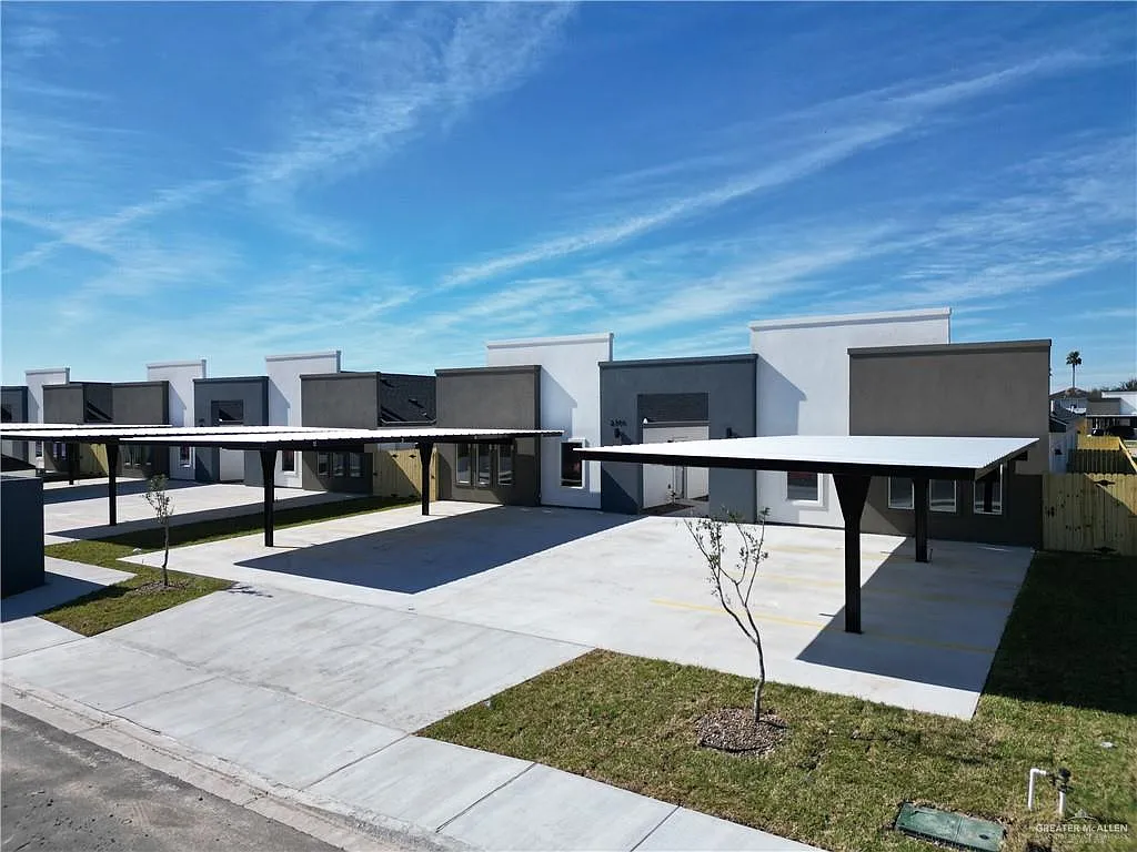 Building Photo - 2313 S Hilltop Ave #2