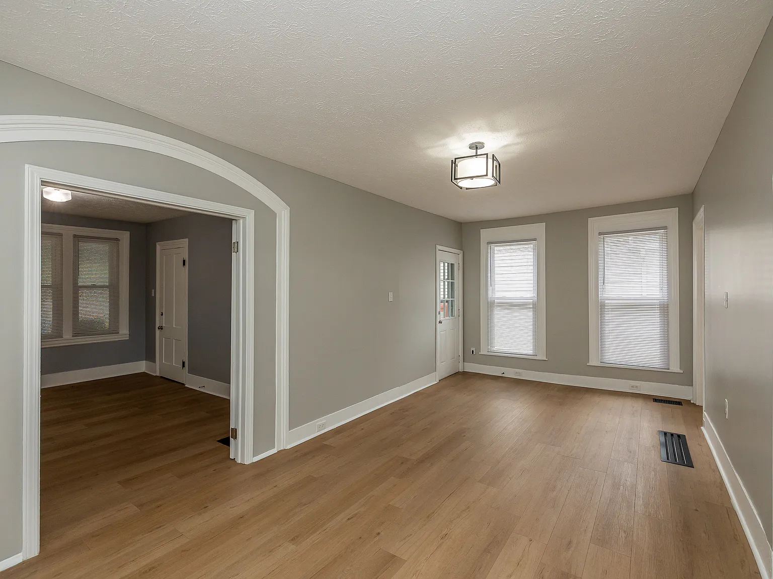 Spacious 1 bedroom near Metro Health — Photo 3