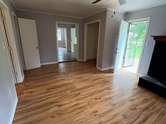 2nd image of 2829 Comfort St