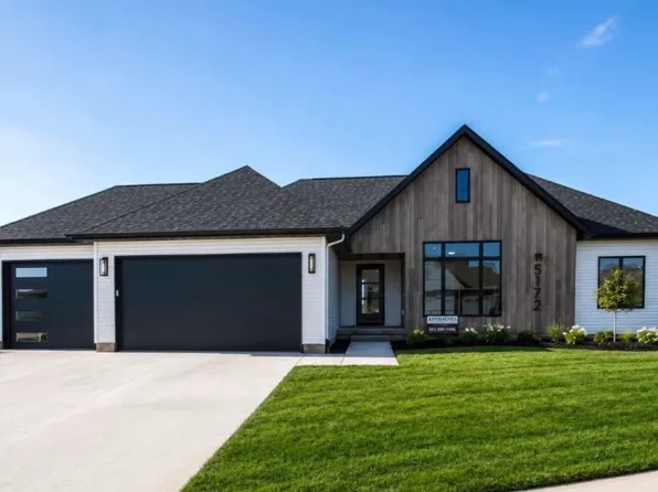 13 Viola Dr, Le Claire, IA 52753