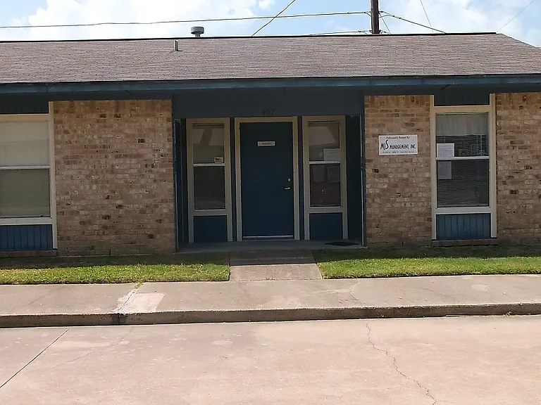 407 McKinney St — Photo 1