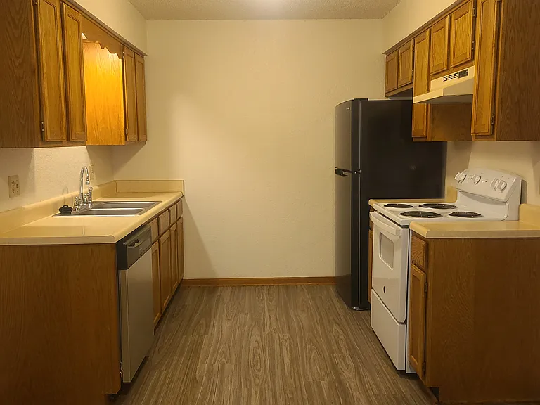 173 NW Zaun Ave — Photo 1