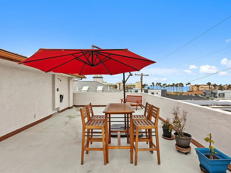 Private patio w/ Ocean Views, outdoor shower and room to store your surfboards