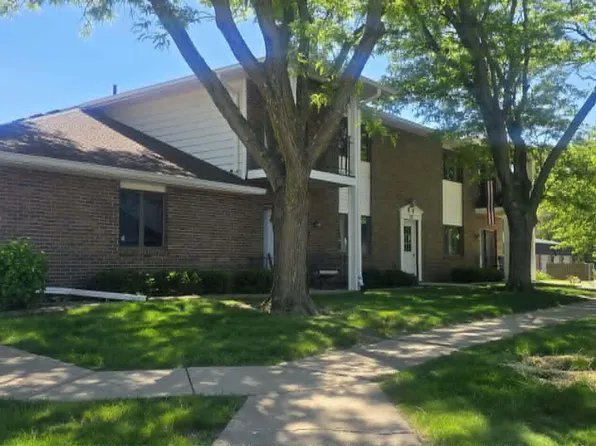 1112 49th St Unit 2, West Des Moines, IA 50266