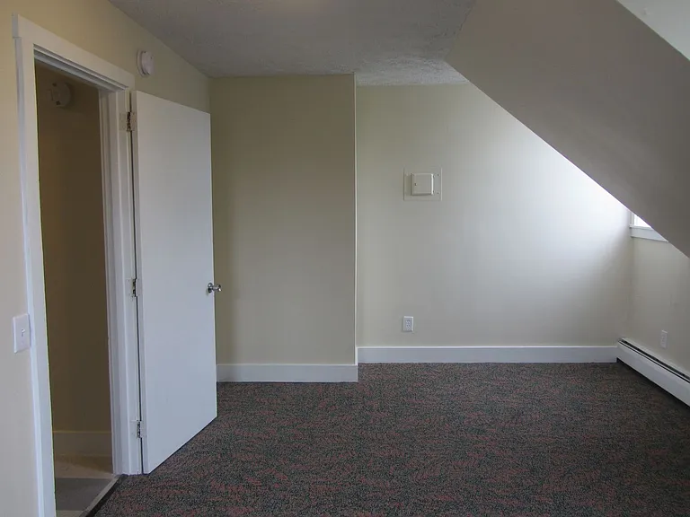 406 Main St — Photo 6
