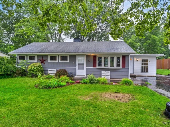 22 Hilltop Dr, Le Roy, NY 14482