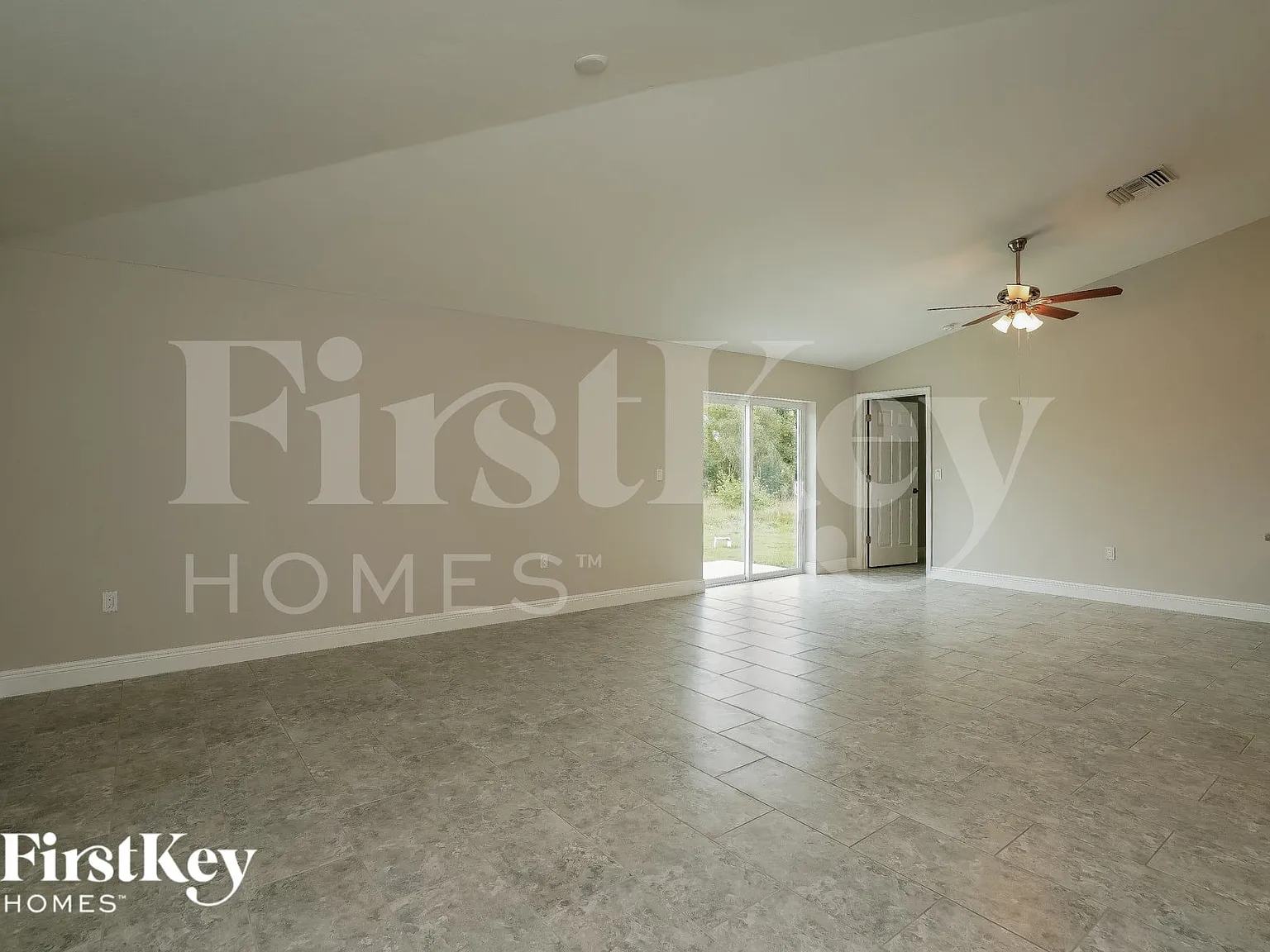 3 bed, 2.0 bath, 1630 sqft, $1,900 — Photo 2