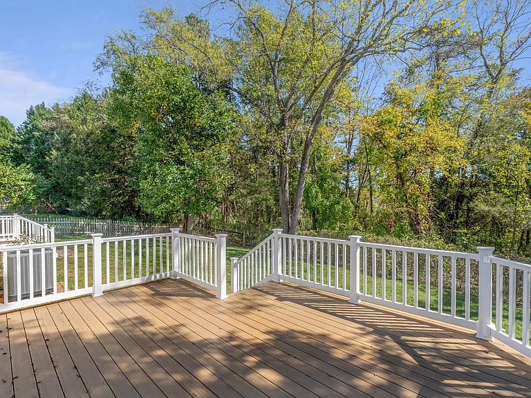 1081 Wintergreen Ln — Photo 44