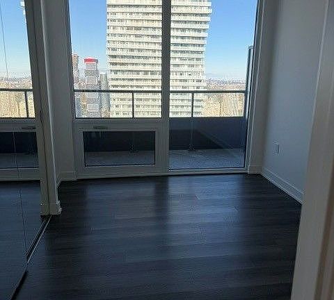 5th image of 448 SE Burnhamthorpe Rd W #4805