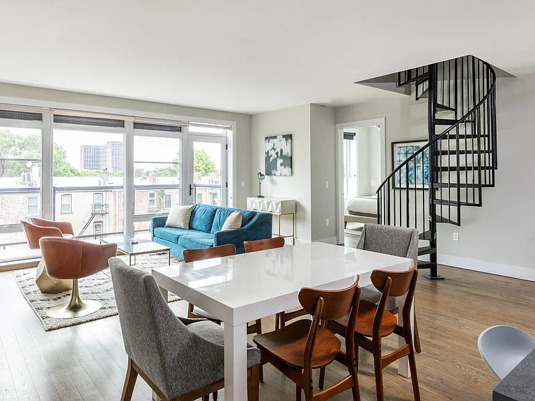 222 1st St #5 — Photo 5