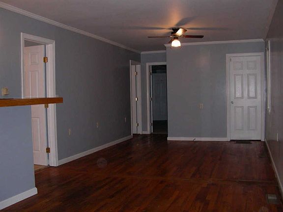 3rd image of 185 Johnston Cir