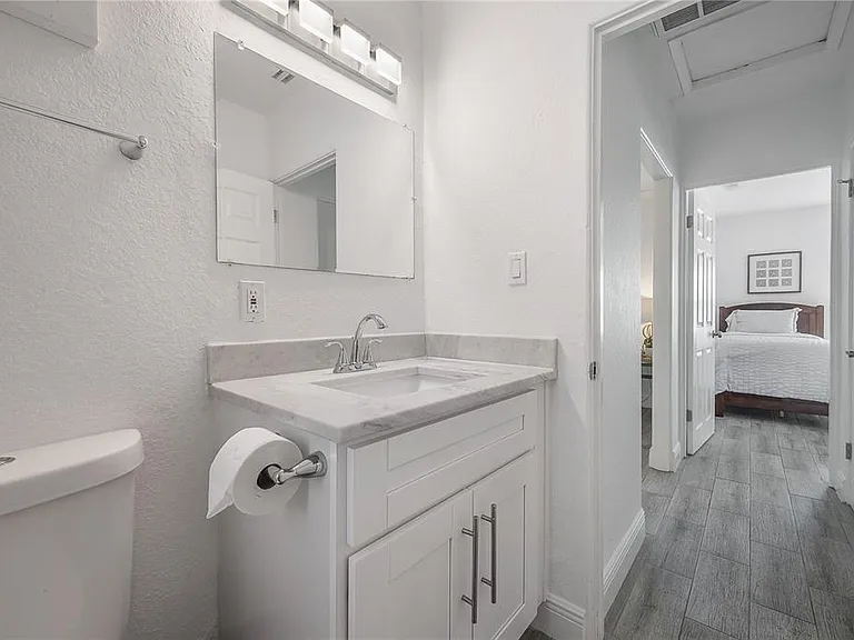 7204 N 15th St — Photo 12