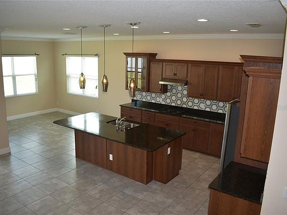 3rd image of 830 Grand Hilltop Dr