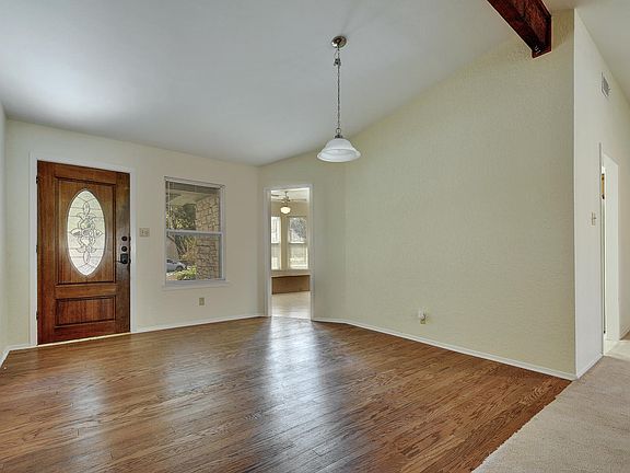 4th image of 1207 Oakwood Dr