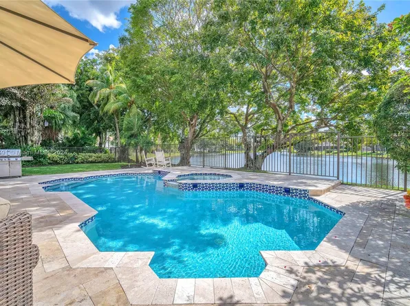 1020 Creekford Dr, Weston, FL 33326