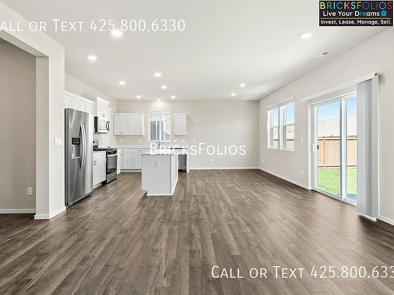 1342 SW Pendleton Way #A — Photo 8