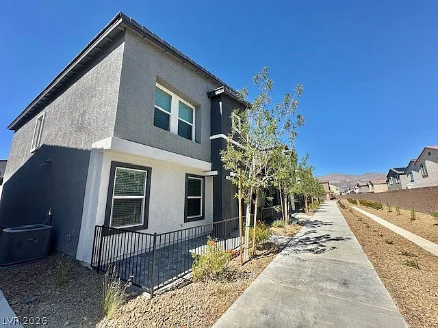 3 bed, 2.5 bath, 1410 sqft, $1,995 — Photo 1