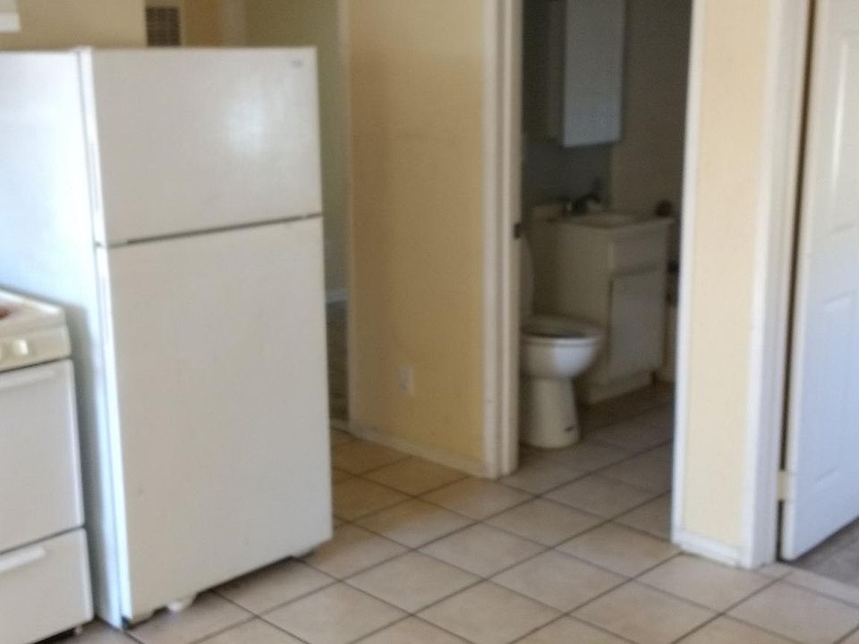 2nd image of 1046 Gaviota Ave