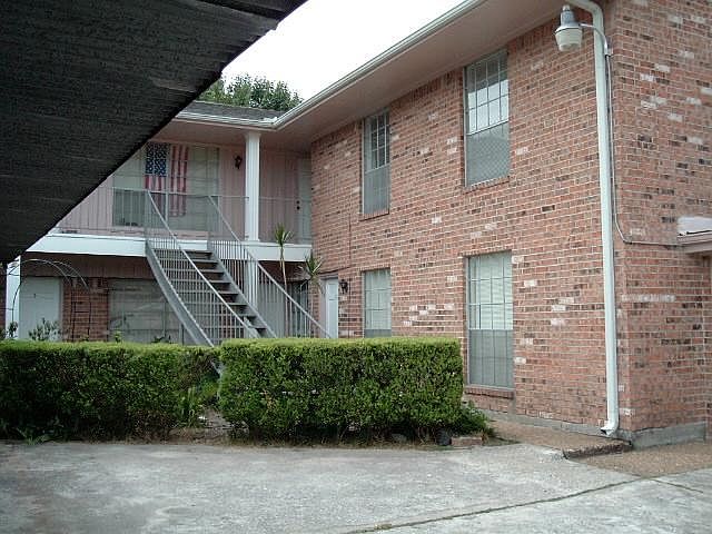 Court yard area near covered parking