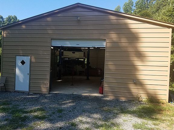 2nd image of 740 Louisa Farms Ln