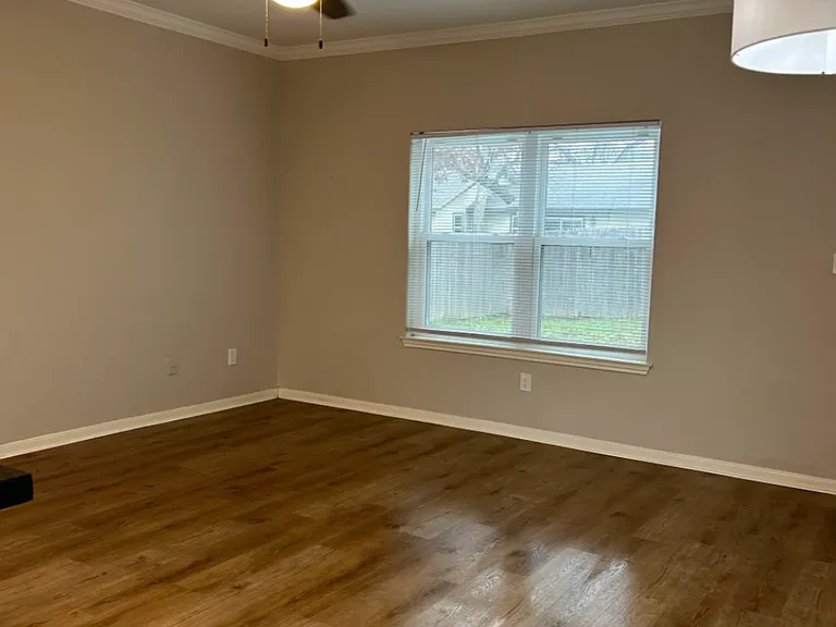 521 Clearfield Dr — Photo 6