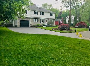 3 Midvale Dr, Fairport, NY 14450