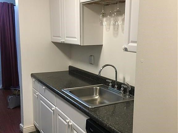 3rd image of 1110 Eagle Feather Cir APT B