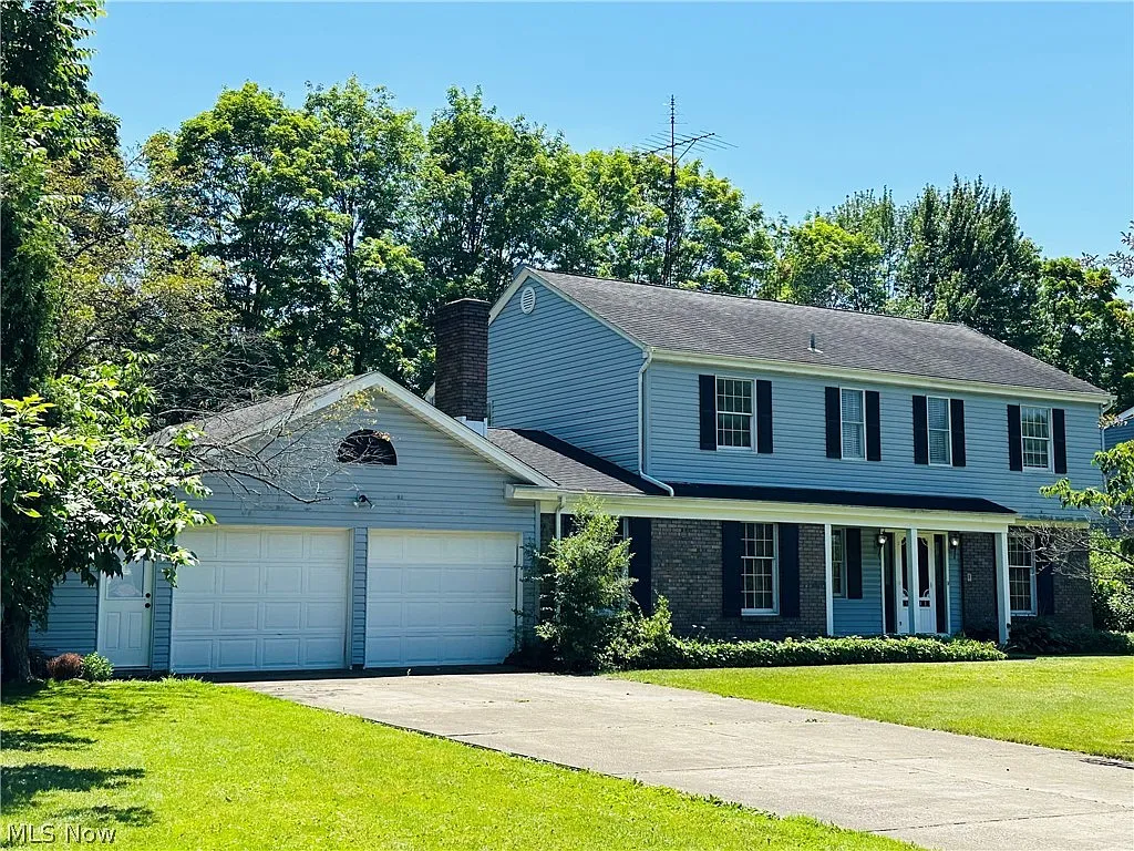 8420 Carriage Hill Dr NE photo 1