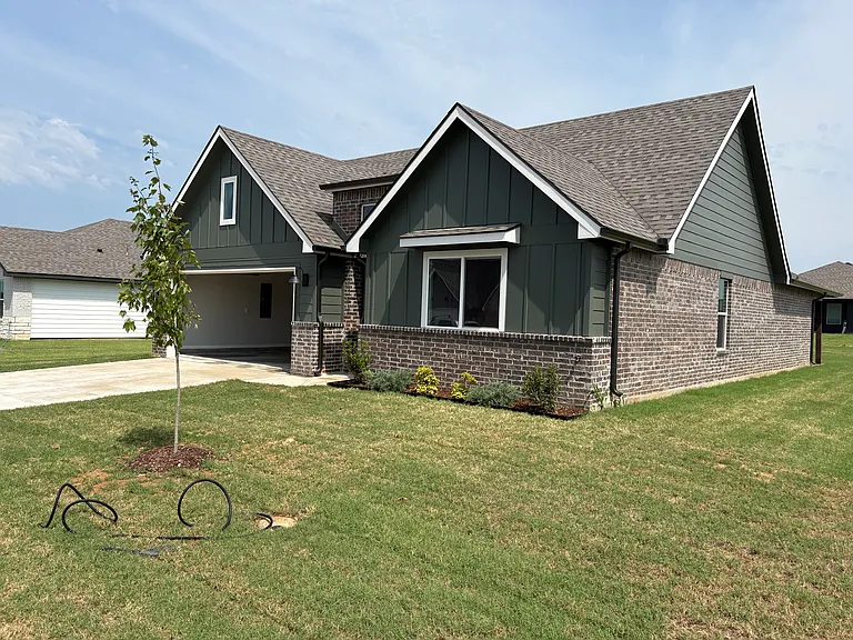 8606 E Galveston St — Photo 2