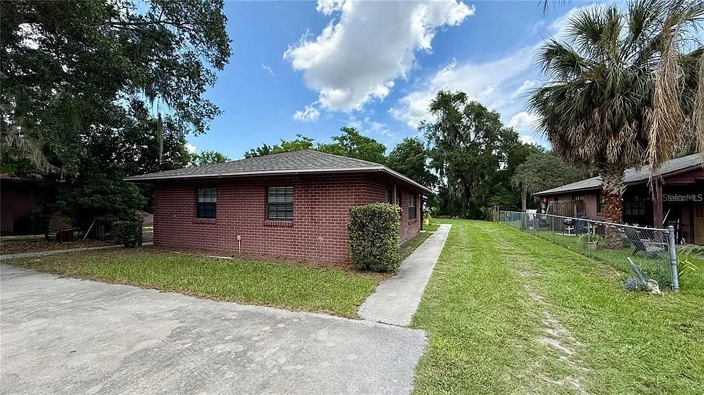 2 bed, 1.0 bath, 912 sqft, $1,250 — Photo 1