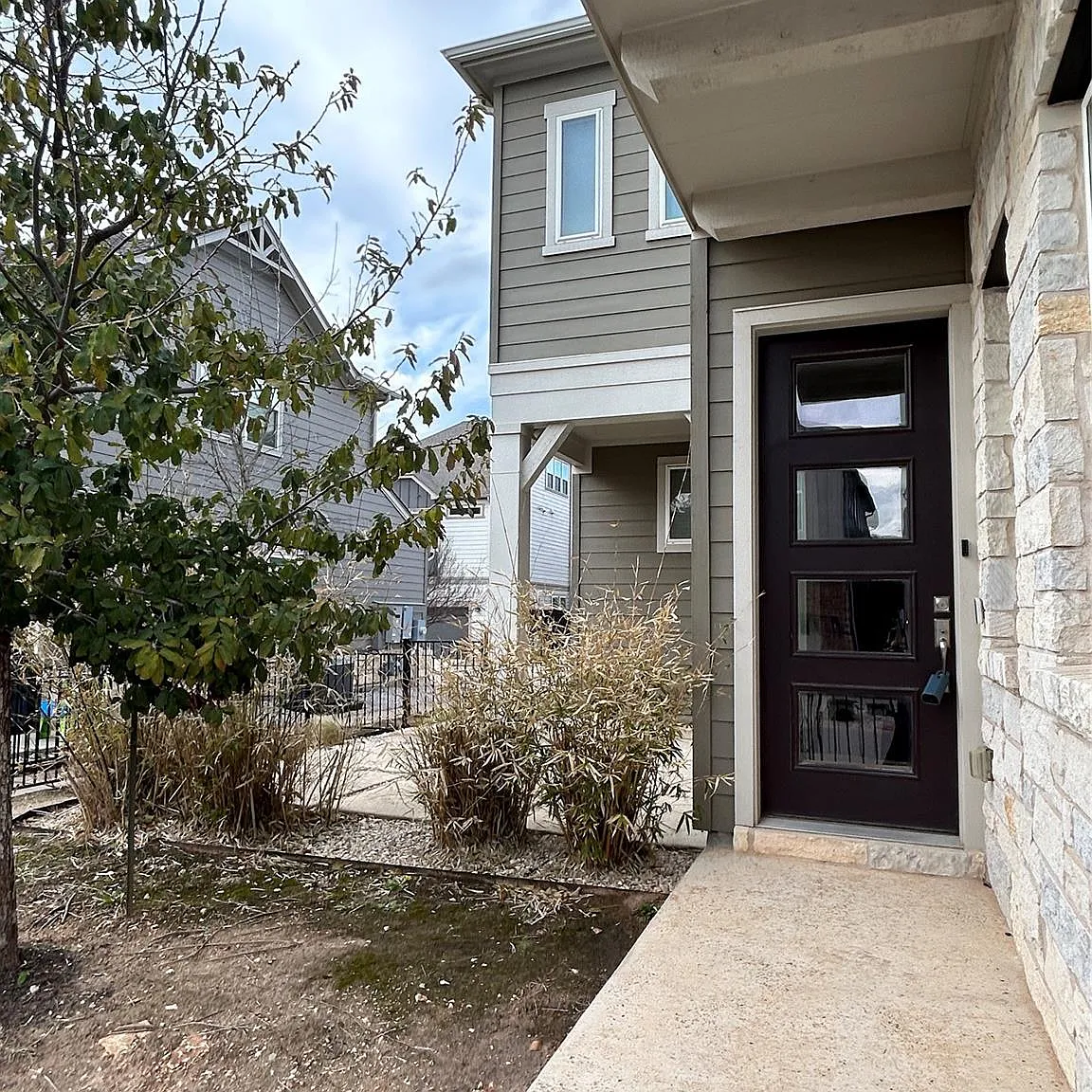 3 bed, 3.5 bath, 2342 sqft, $2,300 — Photo 3