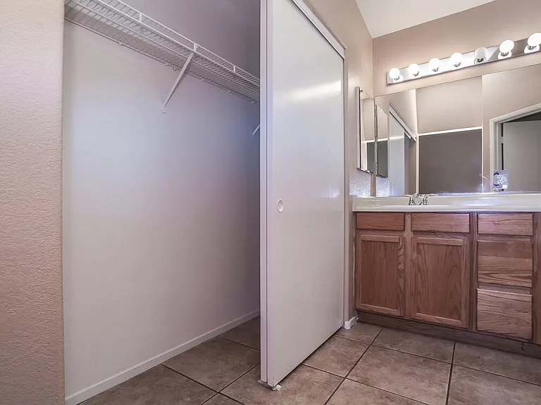 5516 Cloudy Glen St — Photo 8