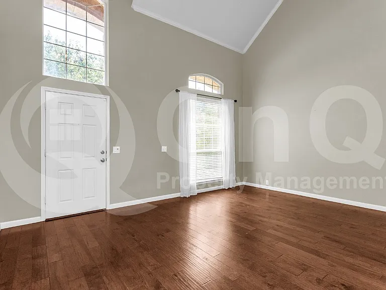 11281 Balcones Dr — Photo 19