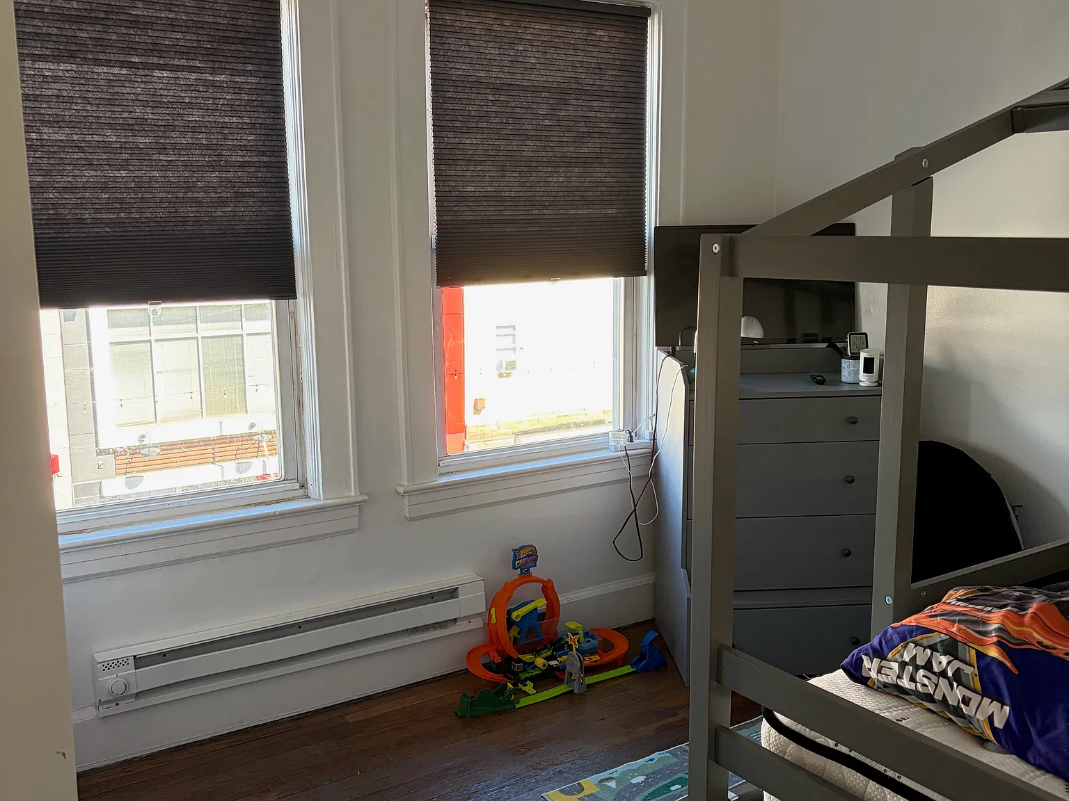 2 bed, 1000 sqft, $1,975 — Photo 3