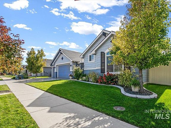 3rd image of 1365 W Elias Dr
